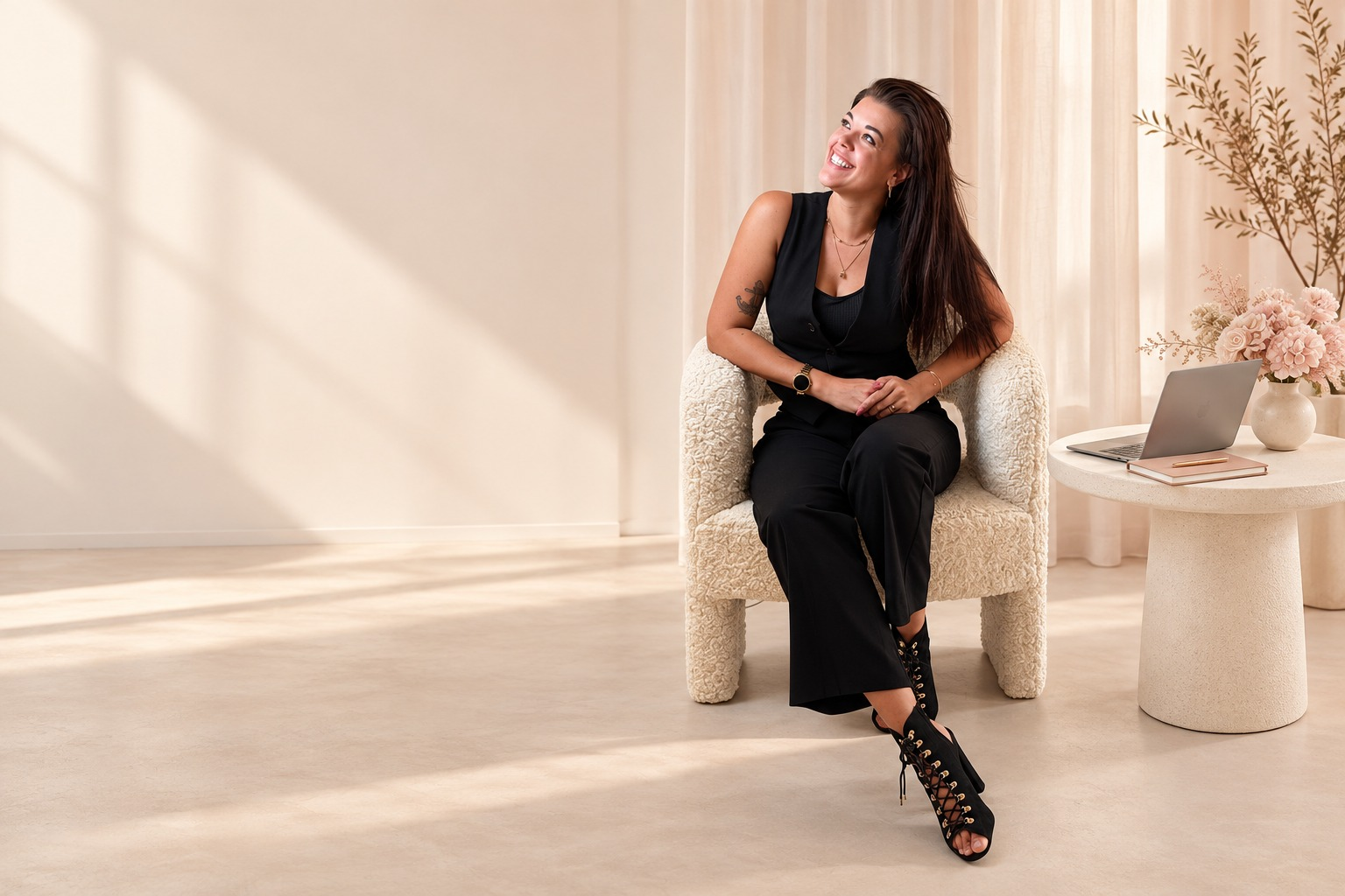 Lauranne Mertens in warm raamlicht